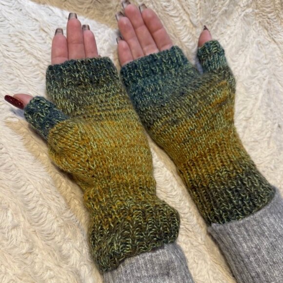 Handmade Women's Wool Blend Green Colorful Knit Fingerless Soft Mittens Gloves - Picture 3 of 10